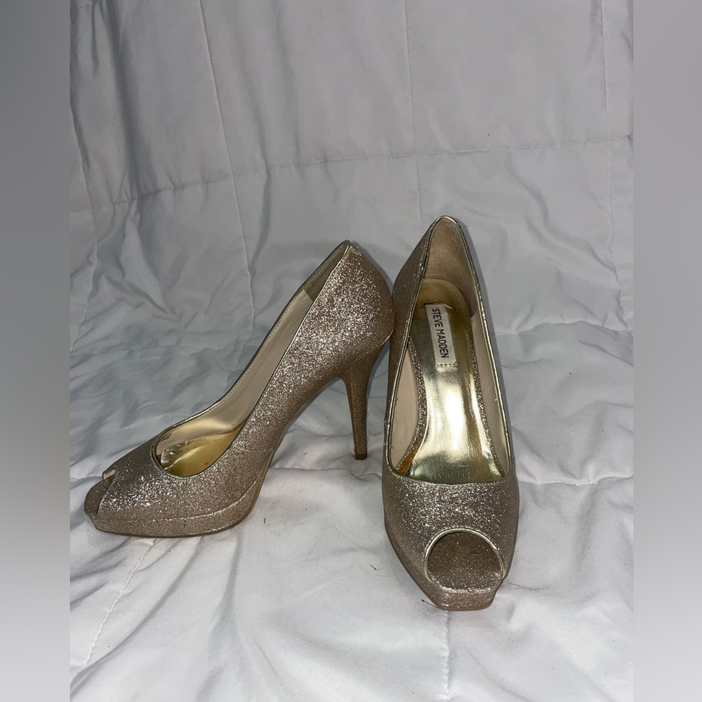 Steve Madden Gold open toe’d glitter heels